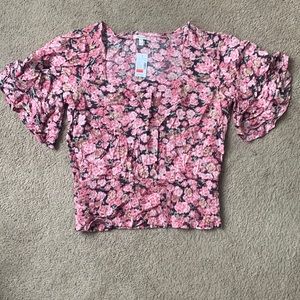 Very cute light weight blouse. Never worn.